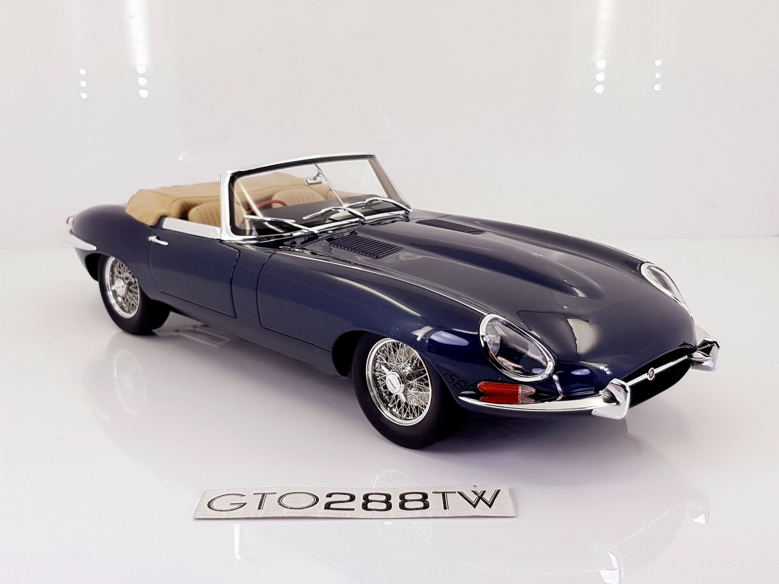 GT Spirit 1:12 scale Jaguar E Type Roadster/Cabriolet Dark Blue Metallic (GT219)