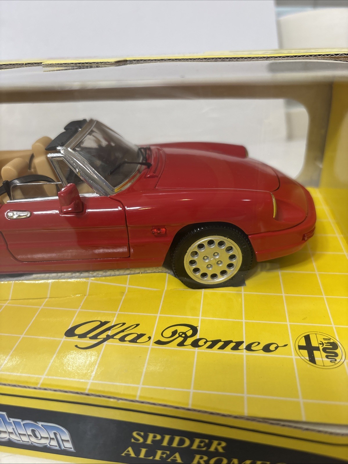 1:18 Alfa Romeo Spider 1.0 Red Jouef Evolution #3301 Diecast Car Italy