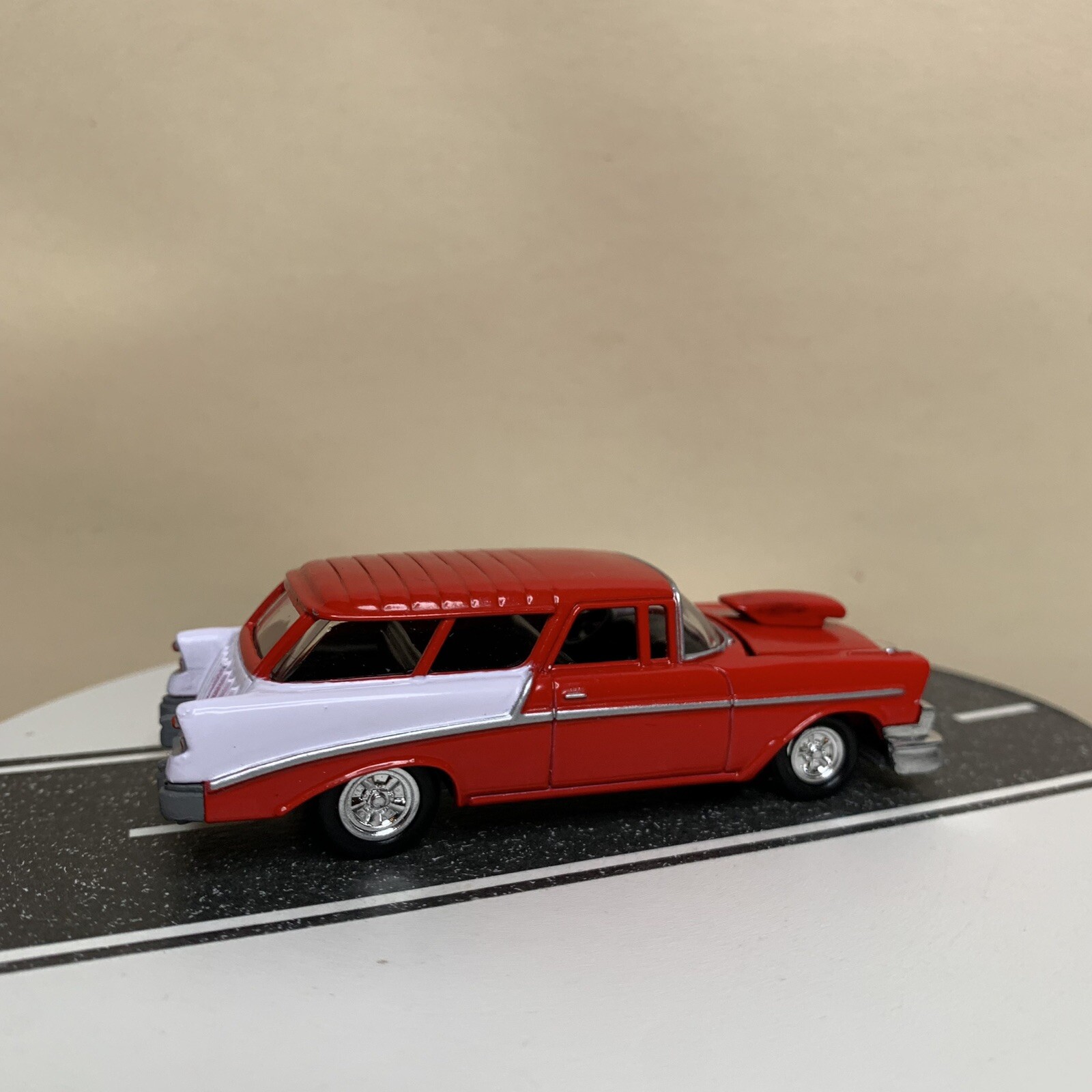 1997 Racing Champions Hot Rod Series #65 ’56 Chevy Nomad Wagon Red/White 1:64 NM