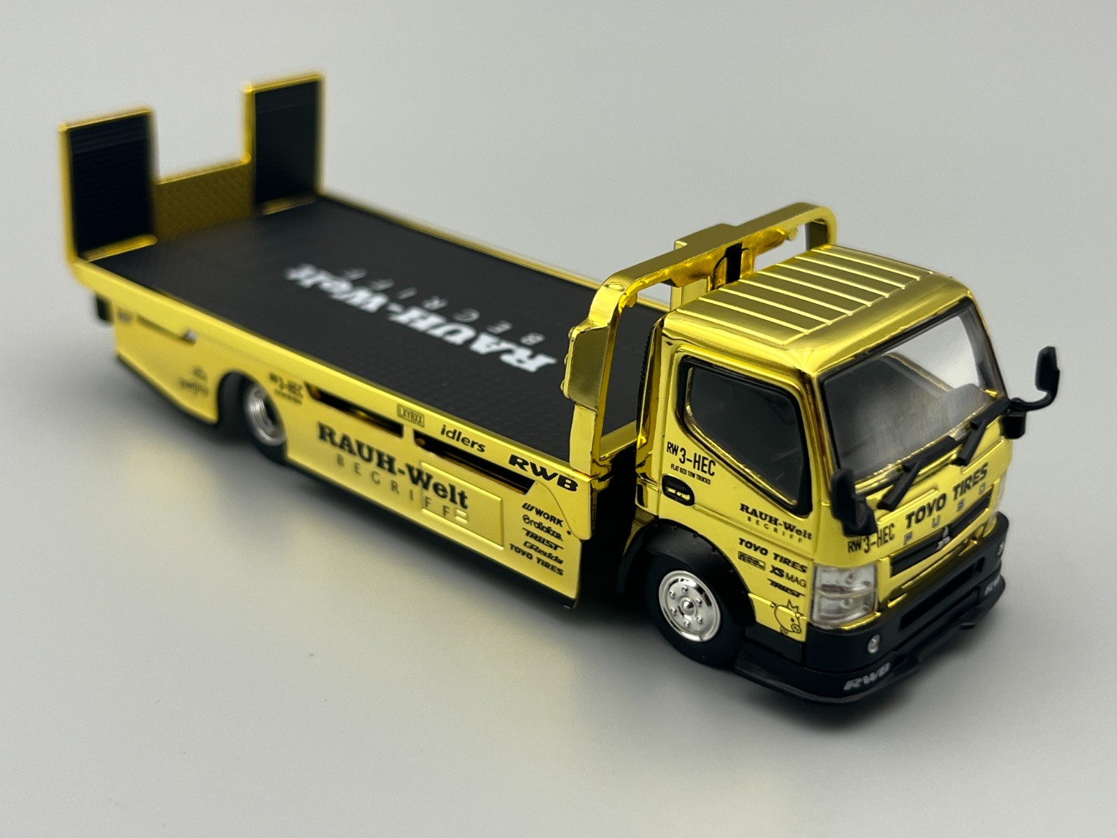 RWB 930 and Transporter Gold Porsche 911 HEC 2026 Exclusive Poprace 1/64 scale