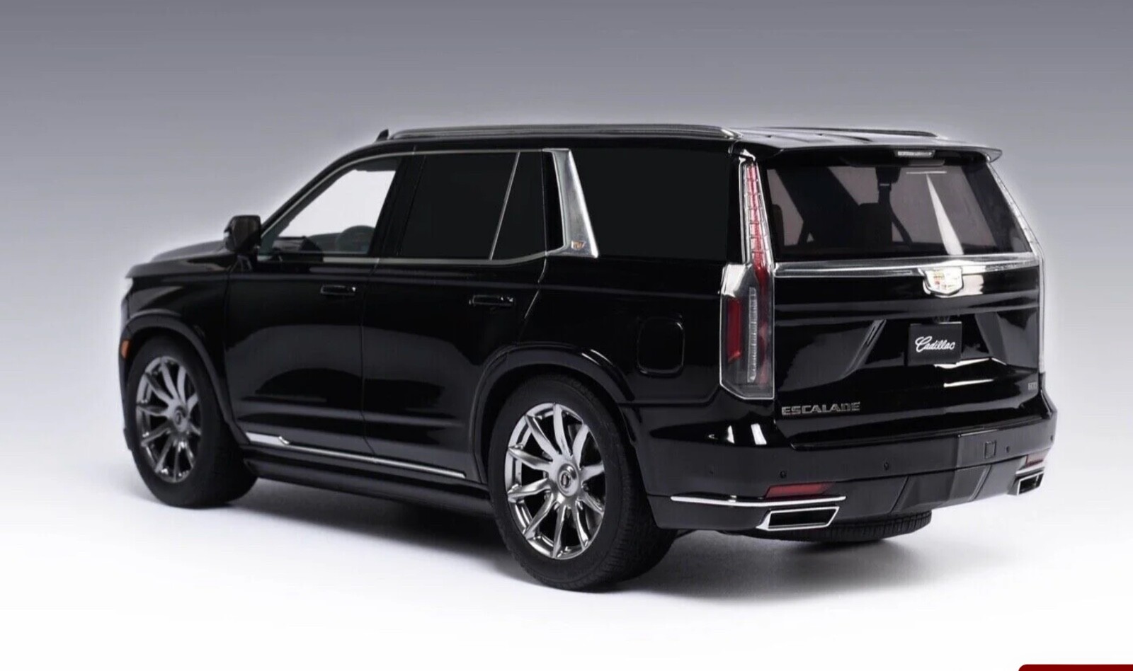 1/18 Motorhelix Cadillac Escalade 2022 in Gloss Black on Carbon Base