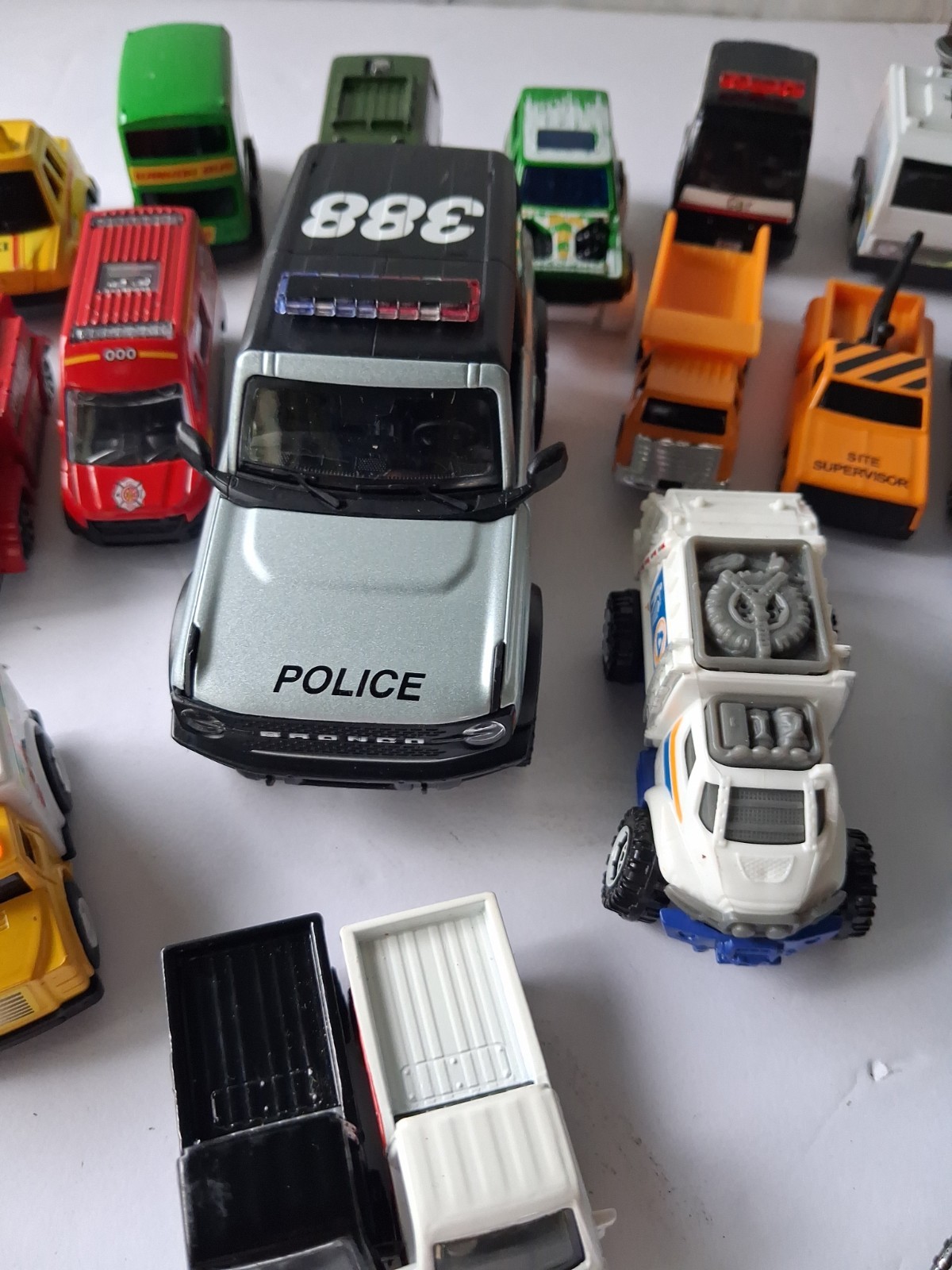 Variety Random Big Cars, Trucks, EMS, Police Vehicles + More – Lot Of 33