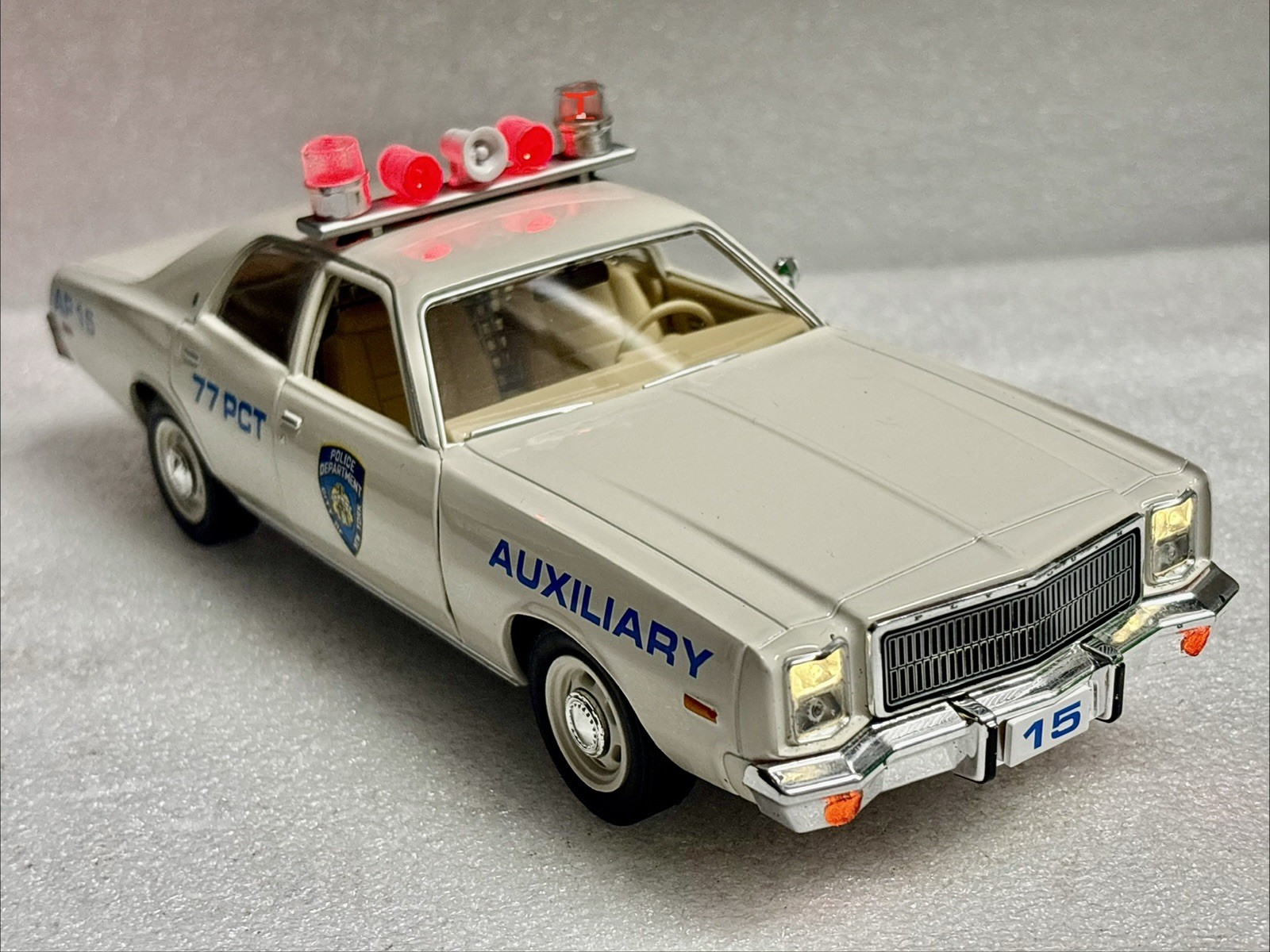 NYPD 1977 Plymouth Fury New York Police Department AUXILIARY WORKING LIGHT 1/24