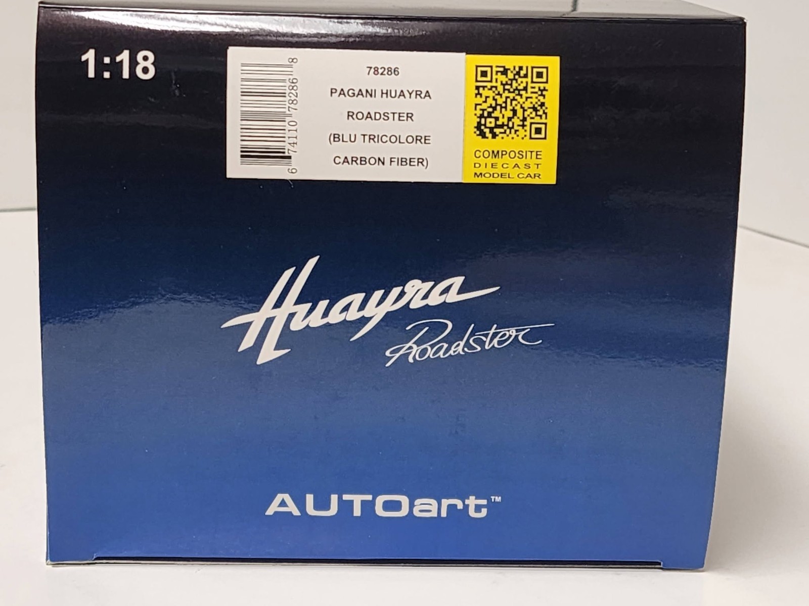 AUTOart 1:18 diecast car – Pagani Huayra Roadster (BLU Tricolore Carbon Fiber).