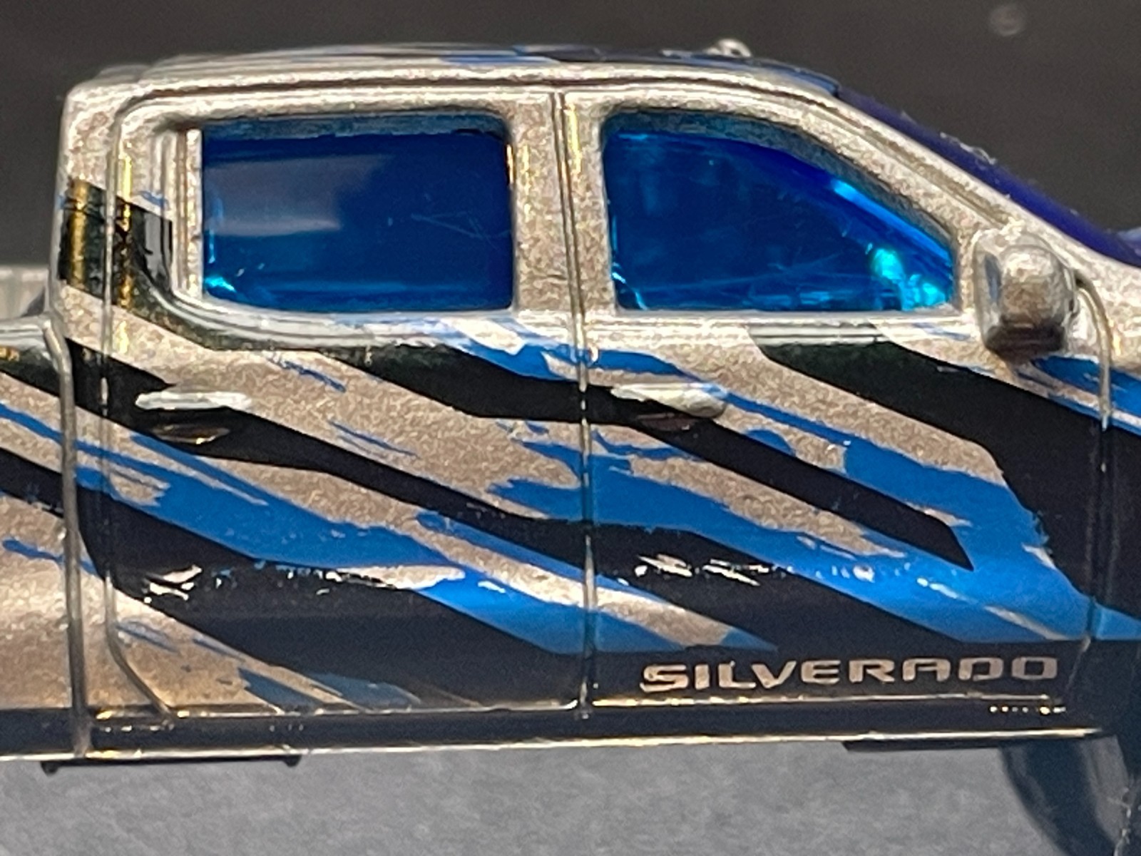 HOT WHEELS ’19 CHEVY SILVERADO TRAIL BOSS LT SILVER KMART EXCLUSIVE COLOR LOOSE