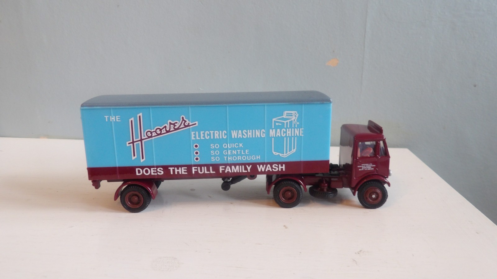 E.F.E. **E19501 HOOVER AEC MAMMOTH MAJOR ARTICULATED BOXVAN LORRY BOXED.