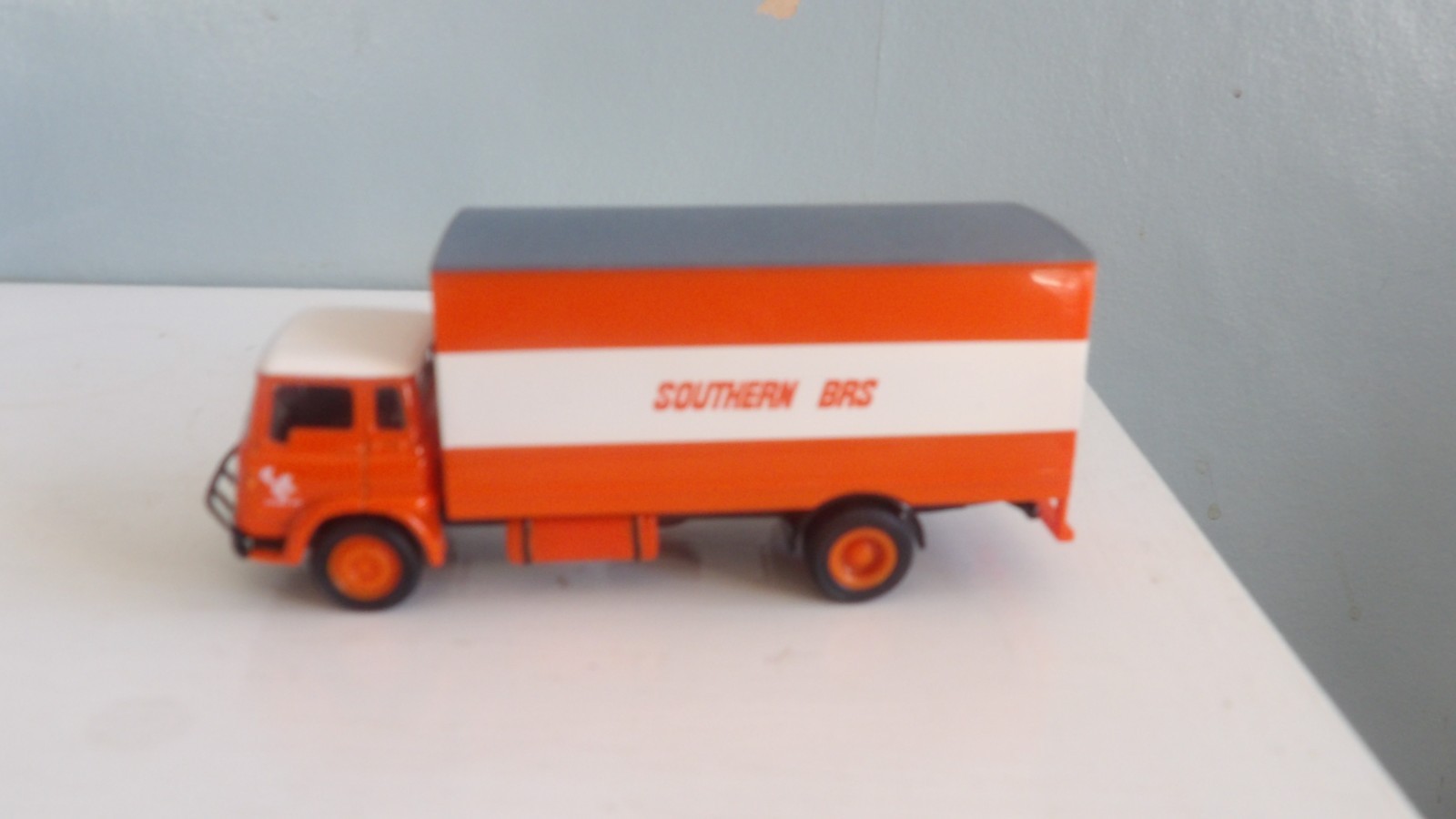 EFE 22901 SOUTHERN BRITISH ROAD SERVICE BEDFIRD TK 2 AXLE SHORT RIGID BOXVAN