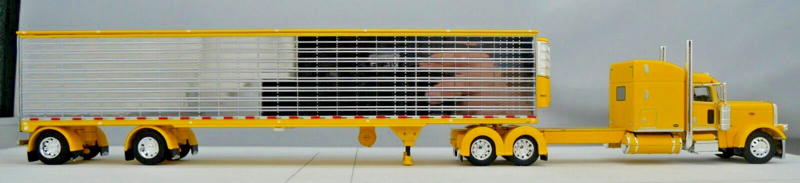 DCP 1/64 Yellow Chrome Peterbilt 389 Utility Refrigerated Trailer 60-1733