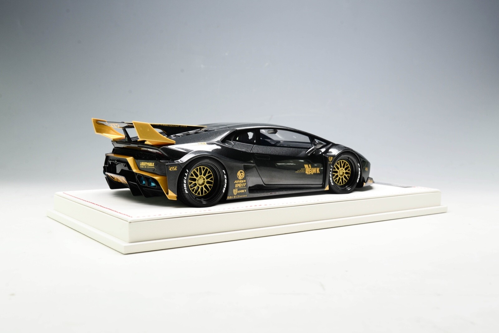 1/18 Ivy Models Lamborghini Huracan GT Liberty walk Black & Gold Leather 66 pcs