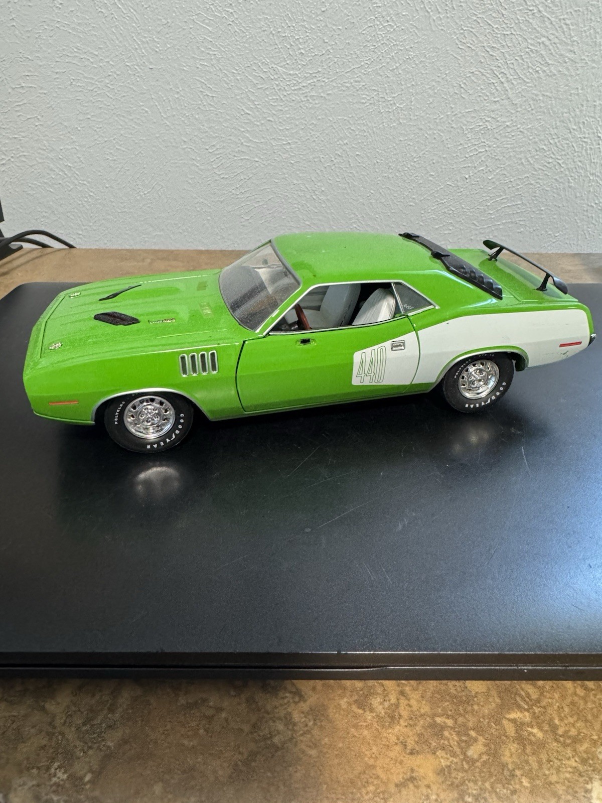 Die Cast Car Vintage 1971 Cuda 440 Green 1:24