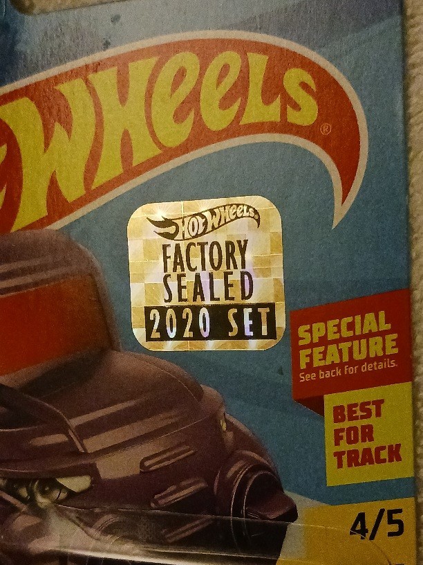HOT WHEELS ROLLER TOASTER – LOT OF 2 NEW DIECAST TRUCKS