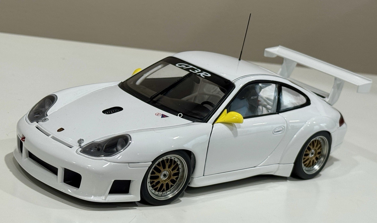 1/18 Scale AutoArt – Porsche 911 GT3 R 996 White No Decals Diecast with Box