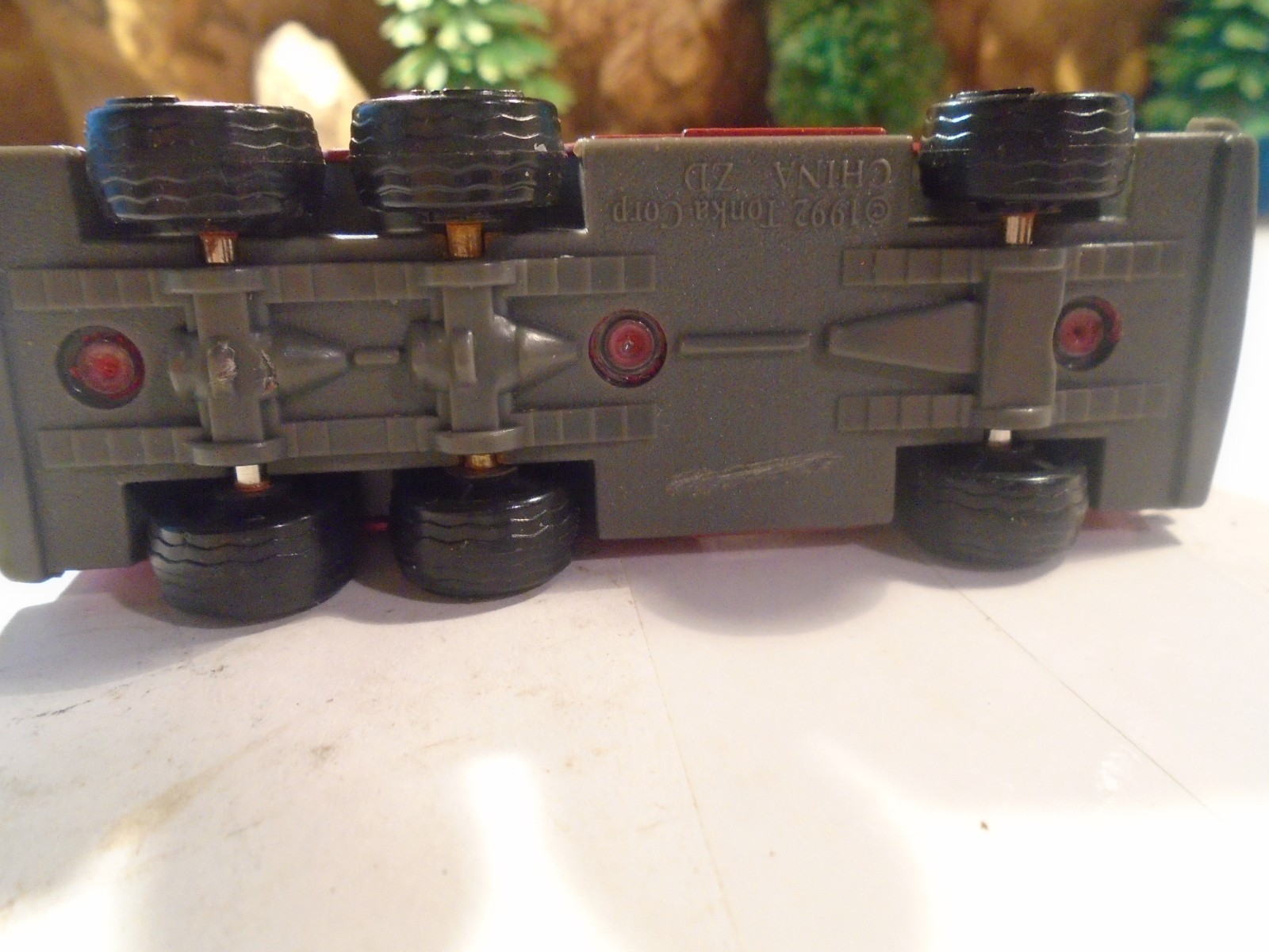 TONKA 1/64 SCALE RED DIECAST FIRE AIRAL LADDER TRUCK 1-185-1