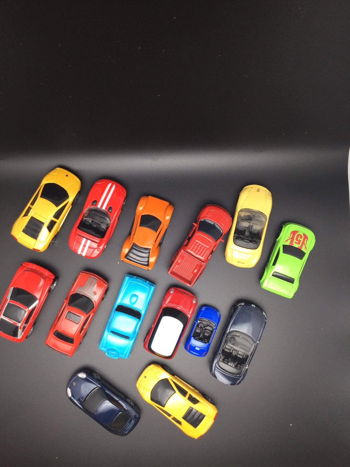 13 Maisto diecast vehicles assorted