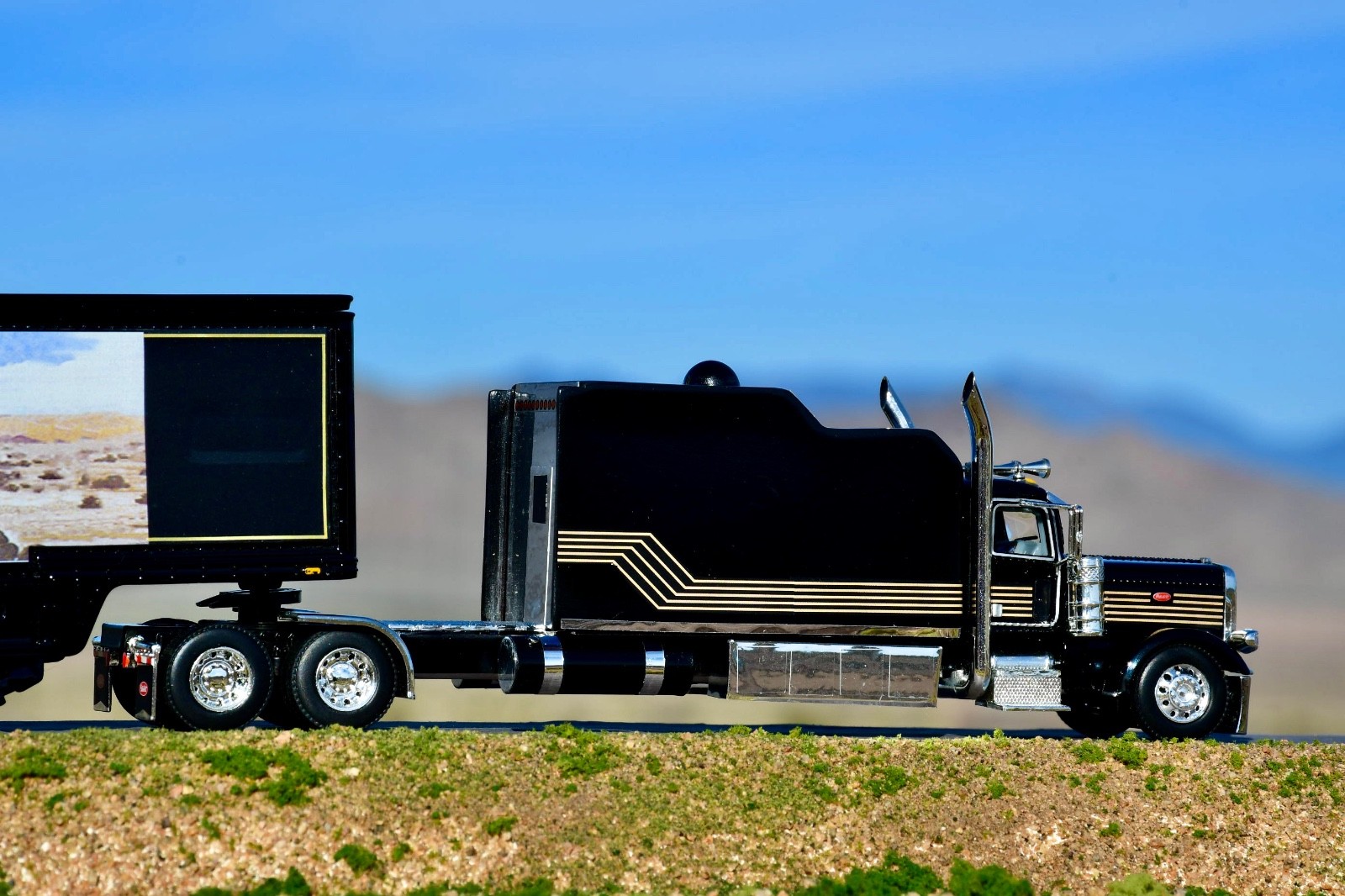 1/64 DCP Smokey and the Bandit Peterbilt 389 with standup custom built sleeper
