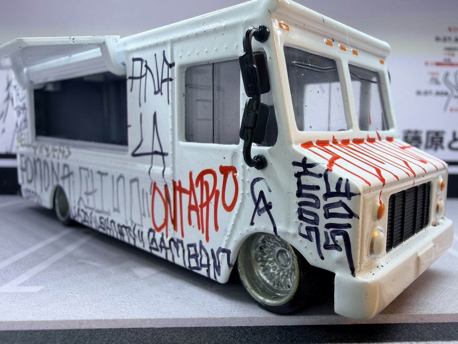 Food Truck MIJO 1:64 Die-cast American Diorama California Graffiti Taco Truck