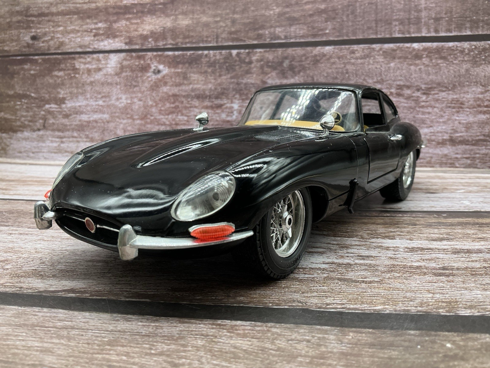 Burago 1/18 ~ Jaguar E-Type Coupe ~ Black