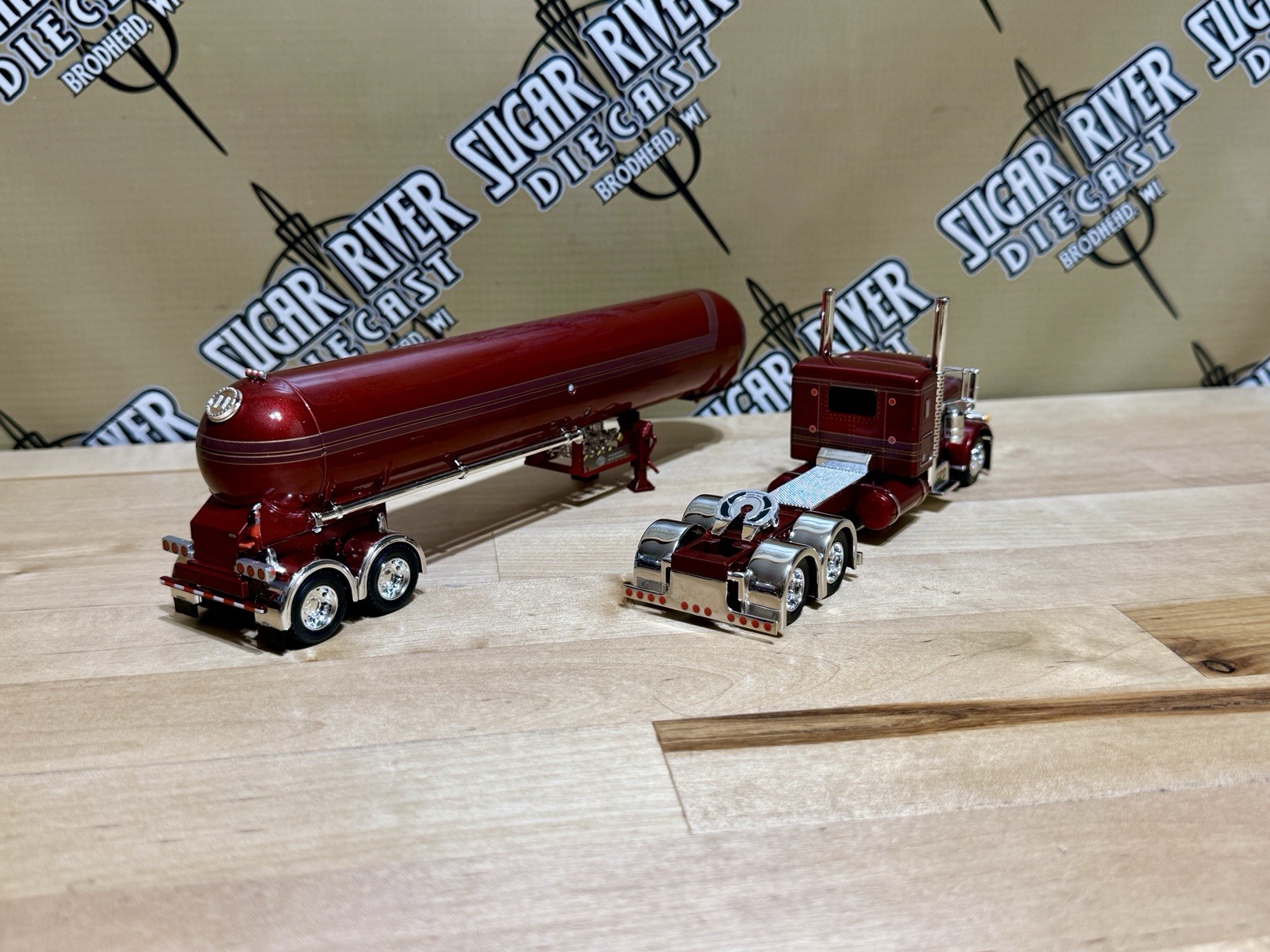 Dcp 1/64 Peterbilt semi Truck And propane tanker trailer Farm Toy