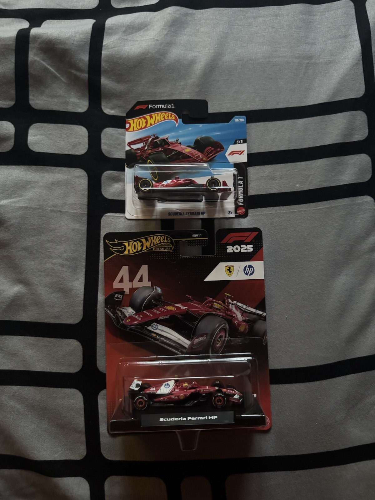 Lewis Hamilton #44 Hot Wheels Premium & Scuderia Ferrari HP F1 Mainline – BNIB