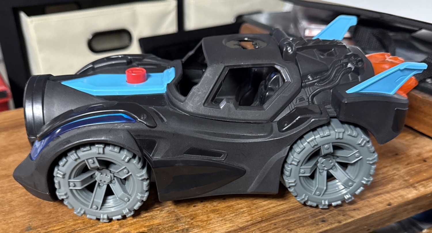 *Batmobile Rare Model England / United Kingdom – Lighted, Sound – Solid Toy Car