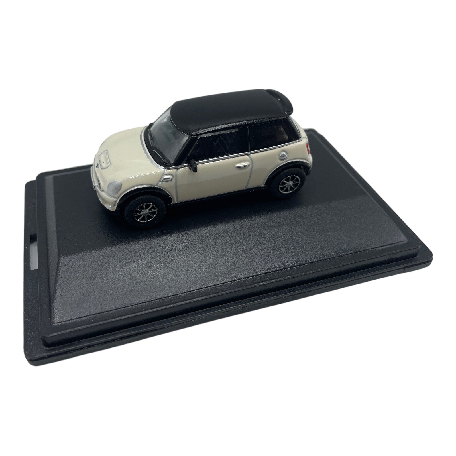 MINI Cooper S Hardtop R56 Pepper White with Black Roof Diecast car 1:76 OO Scale
