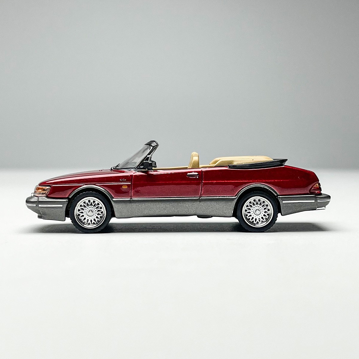 Saab 900 Turbo Adjustable 1:64 Red Die Casting Model Car Collecting Gifts