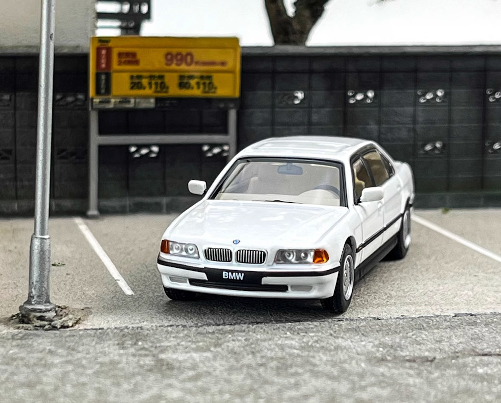 AR 1:64 White 750iL E38 Luxury Sedan Sports Model Diecast Metal Car