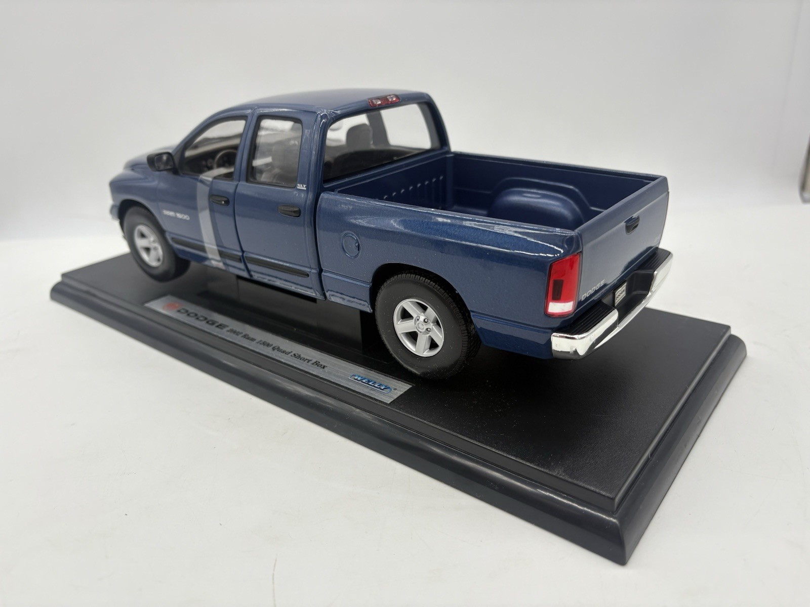 Welly 2002 Dodge Ram 1500 Quad Short Box Diecast Pickup Truck 1:19 W Box – Blue
