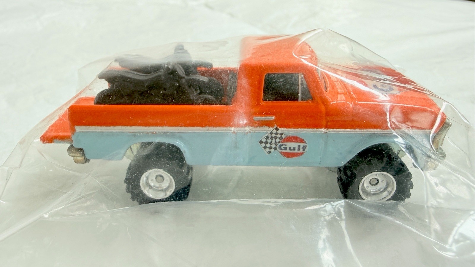 Hot Wheels Texas Drive’Em Gulf Pickup w Dirt Bikes Custom Georgia Diecast Rare