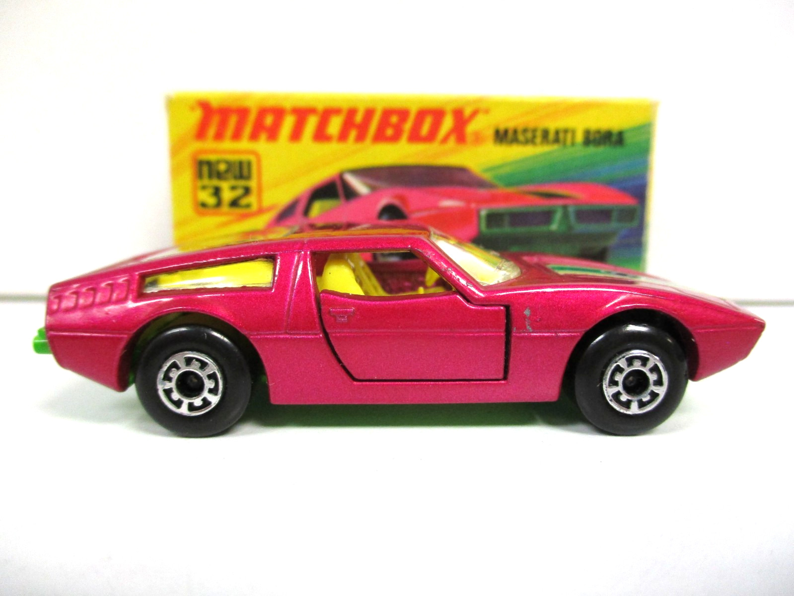 LESNEY MATCHBOX SUPERFAST #32 – MASERATI BORA – BOX