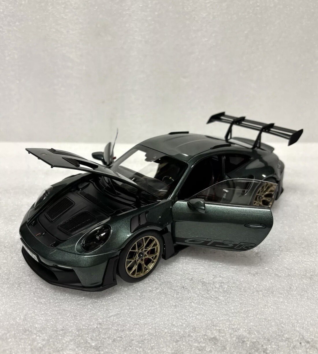 1/18 Norev Porsche 911 (992) GT3 RS 2022 Dark Green Metallic Diecast Limit 504pc