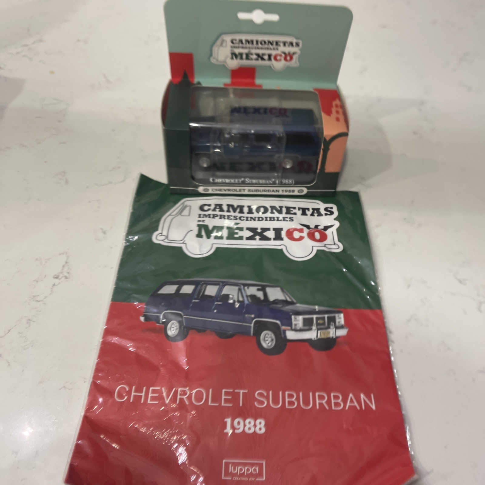 🔥Rare🔥 Chevrolet Suburban (1988) Diecast 1:43 Mexican Cars Brand new in Box