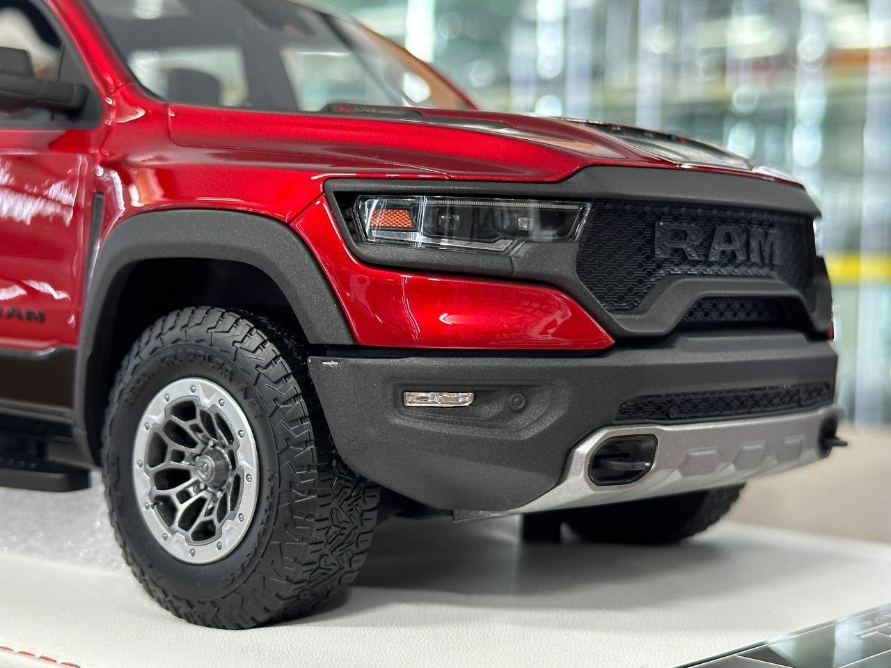 Dodge Ram TRX 1500 by Diamand Cherry Red – Ltd. Collector Car[1:18 Resin 70 pcs]