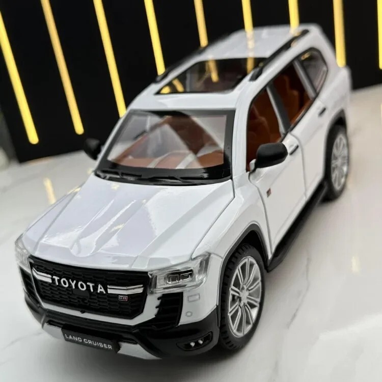 TOYOTA LAND CRUISER GT Model car Black 1:24 SUV