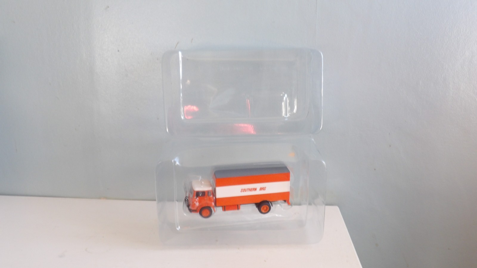 EFE 22901 SOUTHERN BRITISH ROAD SERVICE BEDFIRD TK 2 AXLE SHORT RIGID BOXVAN