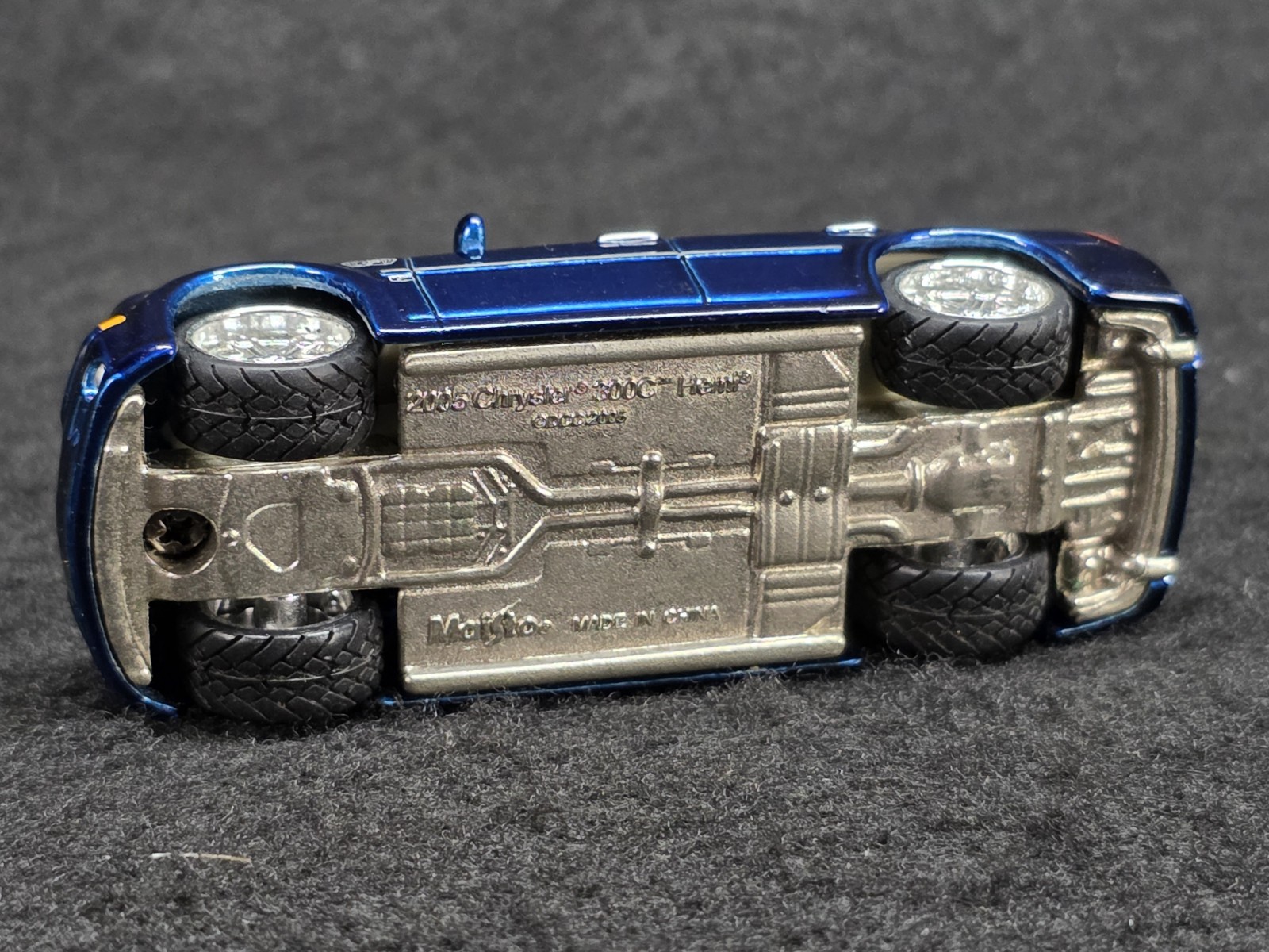 1:64 Maisto Playerz 2005 Chrysler 300C Hemi