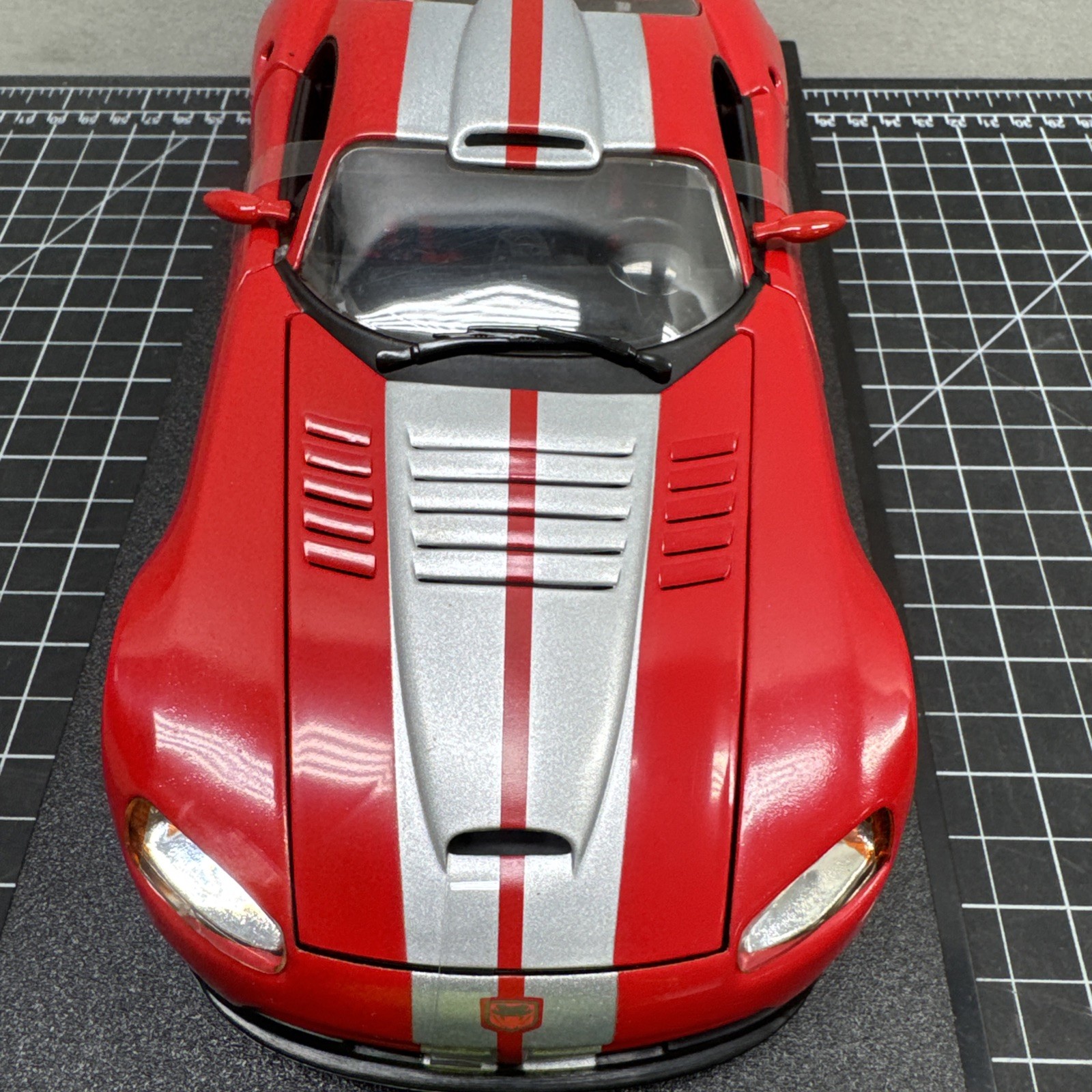 1/18 100% Hotwheels 2001 Dodge Viper GTS R Red No BOX D3