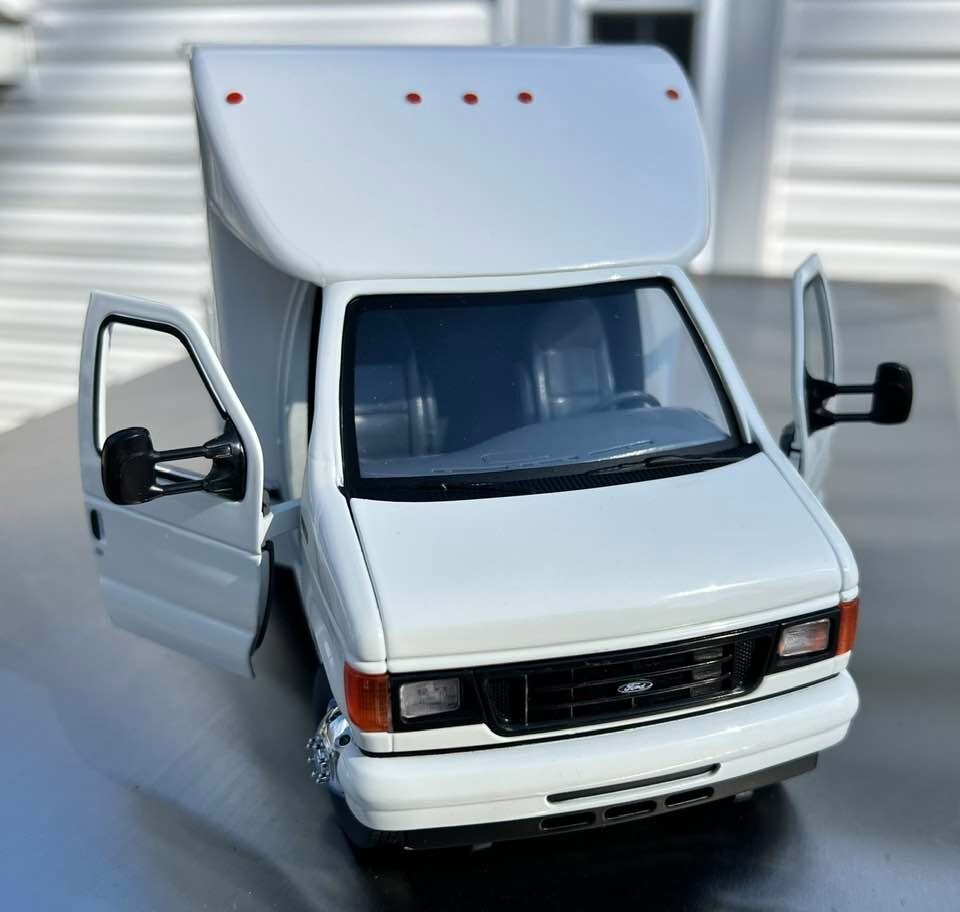 Ford E-350 Diecast Cargo Van w Driver Figure 1/24 Scale G Scale