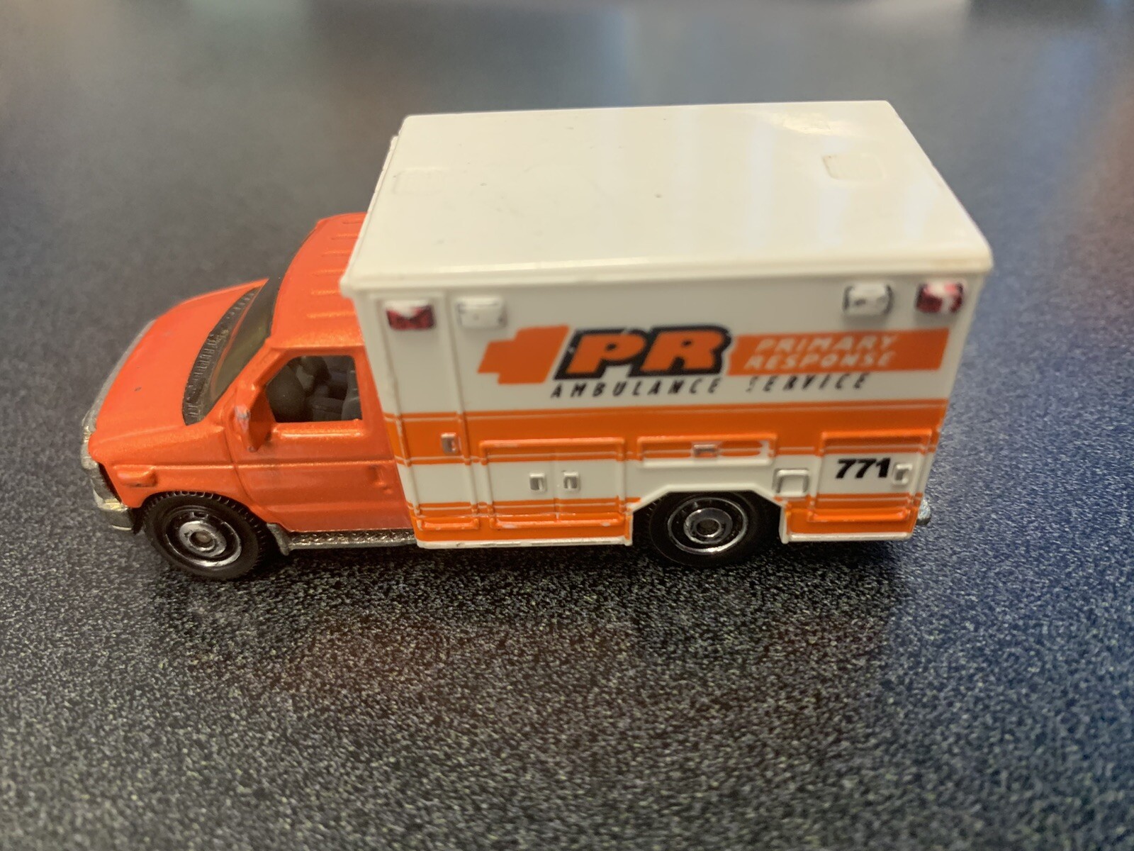 2009 Mattel Ford E-350 Ambulance Made In Thailand