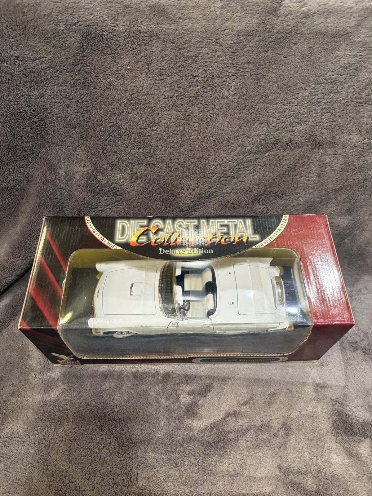 YAT MINT Road Signature 1957 FORD THUNDERBIRD White DIE-CAST Auto 1:18 / NEW