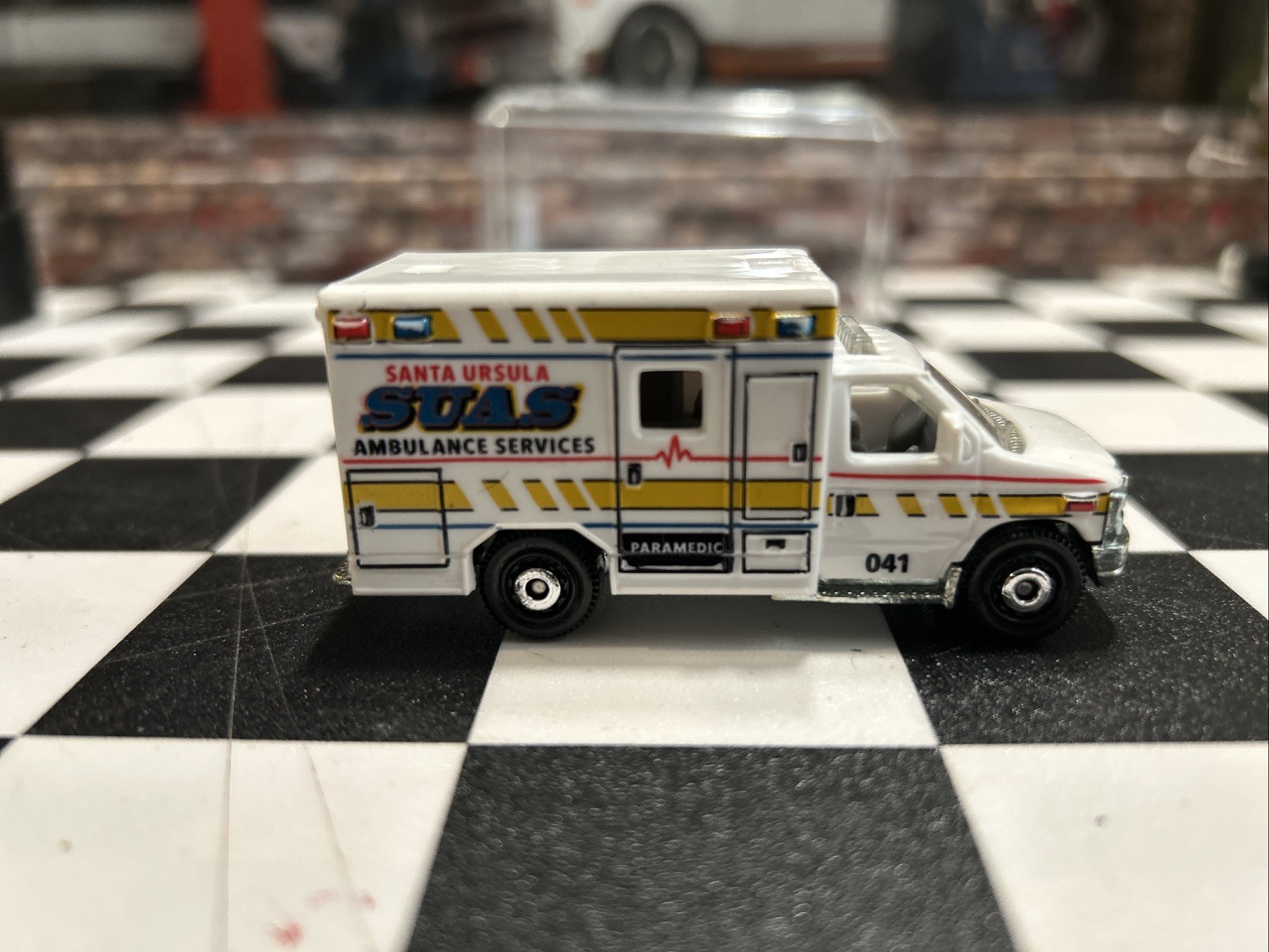 Matchbox loose Ford E-350 Ambulance Santa Ursula SUAS white