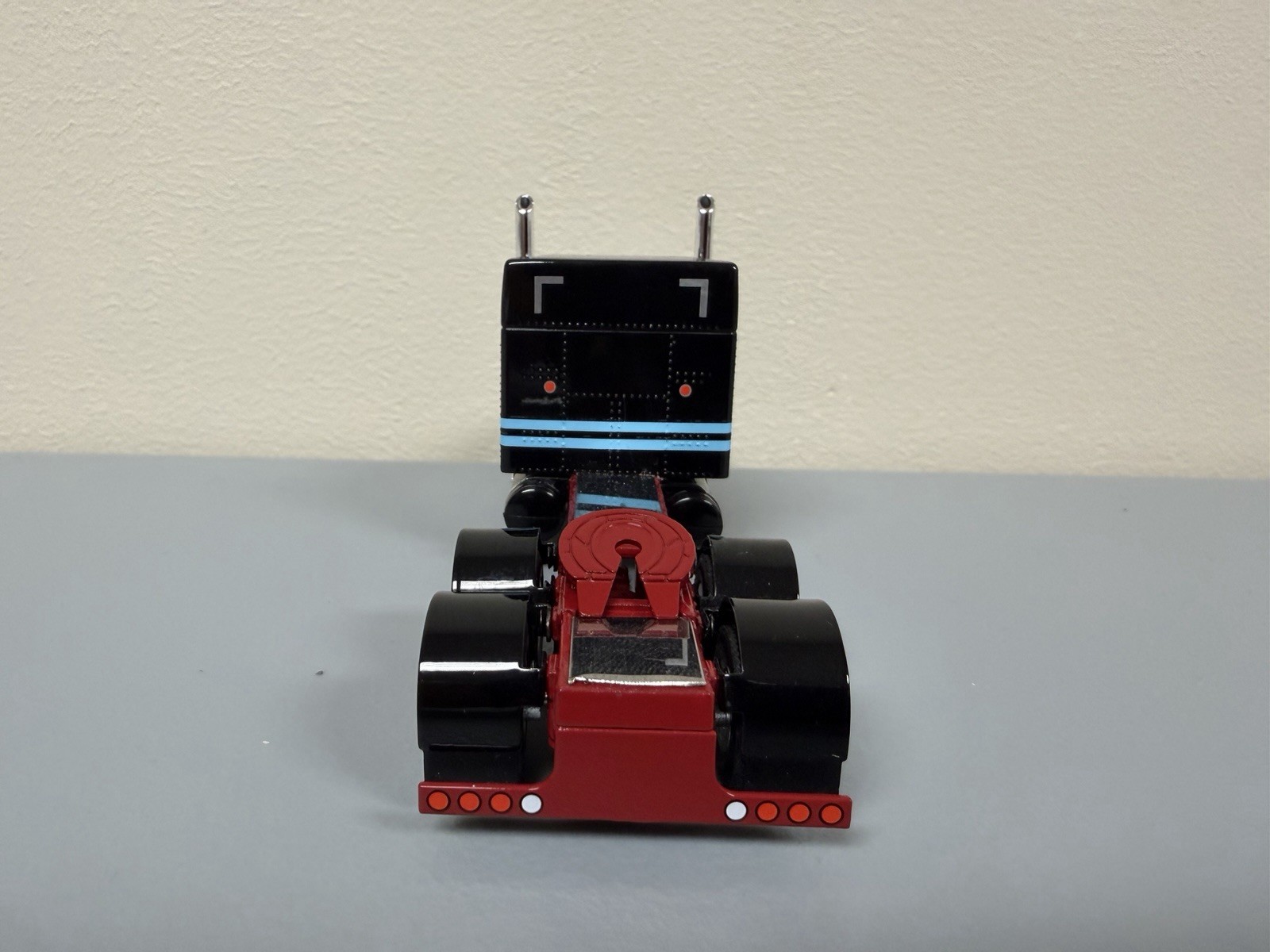 DCP 1/64 Peterbilt 389 63” Mid Roof Sleeper Black Blue & Dark Red Frame