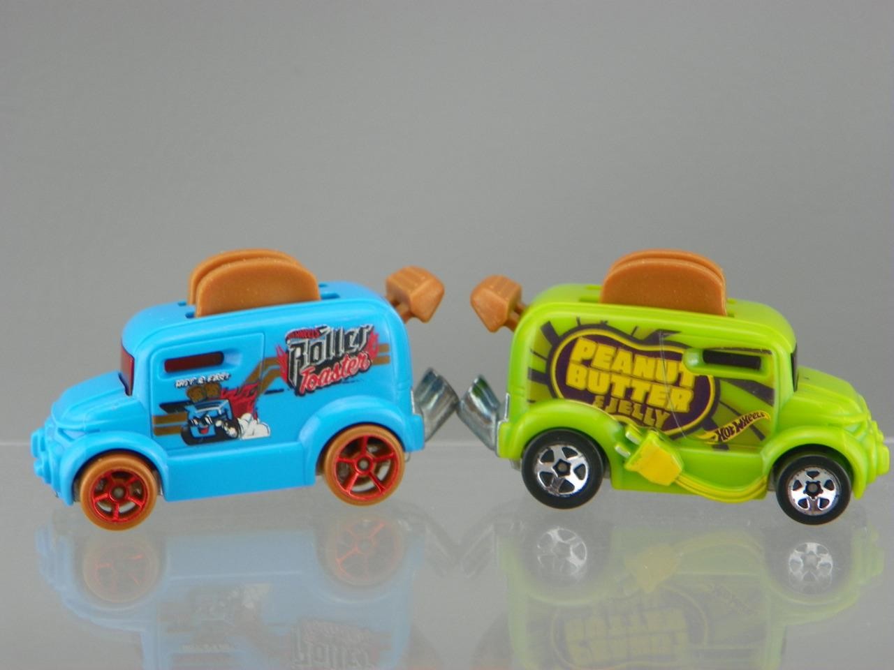 Hot Wheels 2016 Diecast Blue & Green Peanut Butter & Jelly Roller Toaster Lot