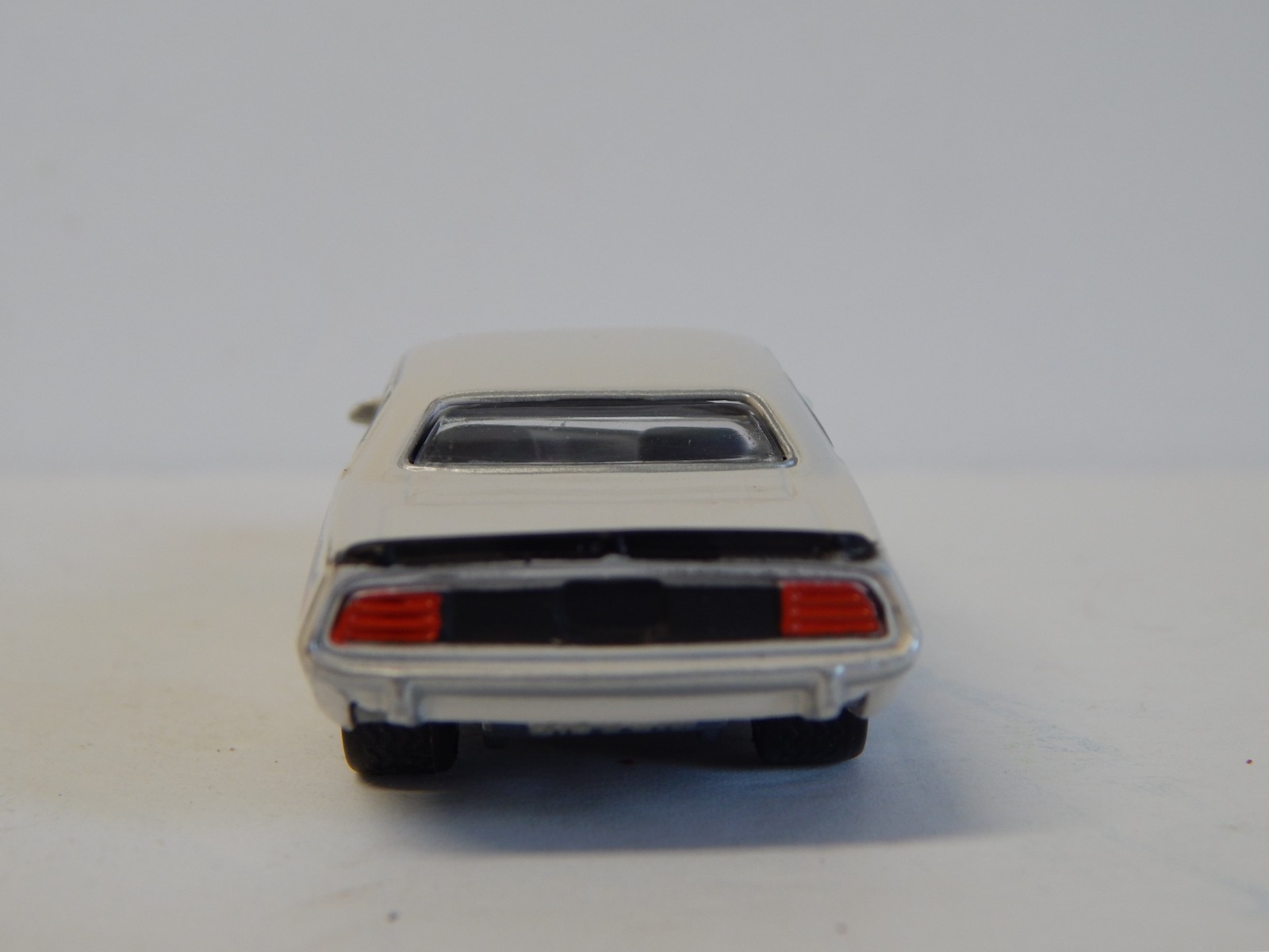 LOOSE JOHNNY LIGHTNING MOPAR WHITE ’70 AAR CUDA NICE