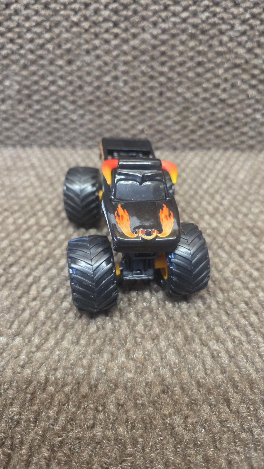Spin Master Monster Jam Series 22 Black El Toro Loco 1/64.