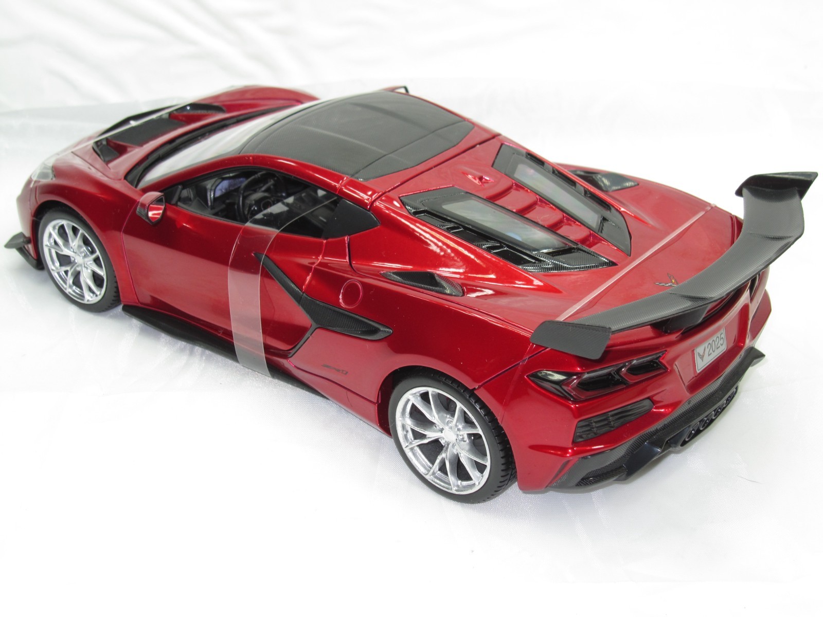 2025 CORVETTE ZR1 STINGRAY METALLIC RED NEW IN BOX 1:18