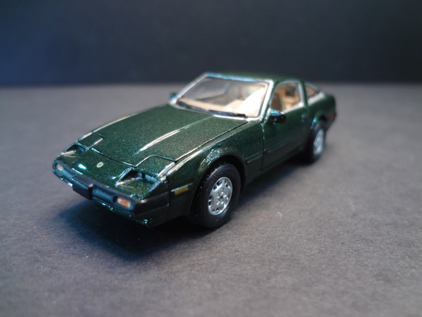 Johnny Lightning 1984 Nissan 300ZX dark green metallic – Loose 1:64