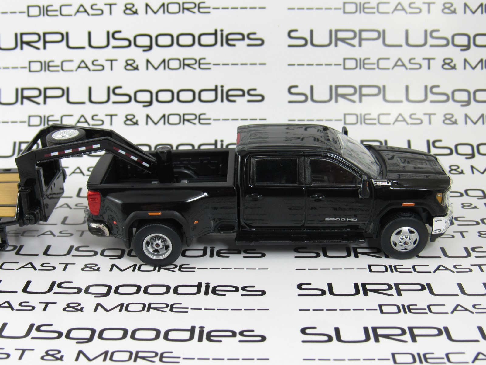 Greenlight Black 2022 GMC SIERRA 3500 DENALI Dually Pickup w/Gooseneck Trailer