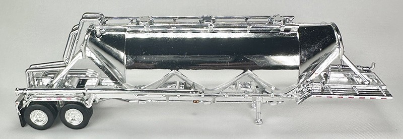 Pneumatic Bulk Trailer in Chrome 1/87 HO Logistics HL001SL 6″ Plastic Boxed