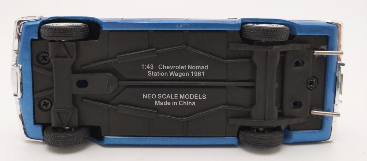 NEO 46966 1:43 Scale Diecast 1961 Chevrolet Nomad Station Wagon EX